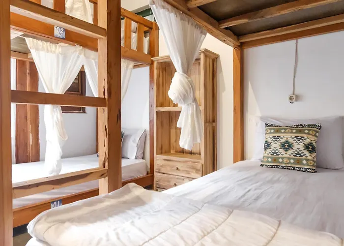Pensión Twospaces Living At Wave And Chill House,